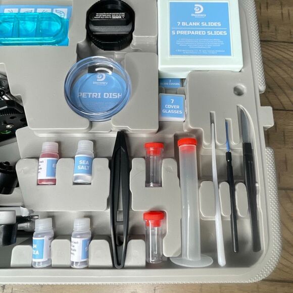 Discovery Mindblow 48 piece Microscope set with Durable metal frame work - Picture 7 of 12